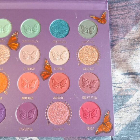 🦋 MELT – Amor y Mariposas Eyeshadow Palette - Picture 4 of 7